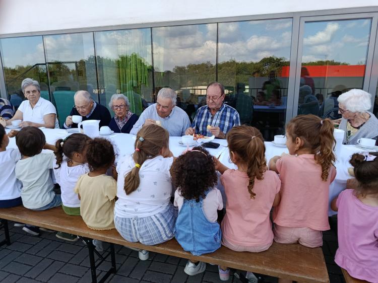 Crianças e idosos celebraram o Dia da Alimentação